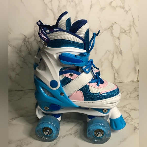 SULIFEEL Ice Snow 4 Size Adjustable Light up Roller Skates for Kids - Picture 2 of 7